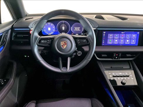 Used 2025 Porsche Macan Electric image 16