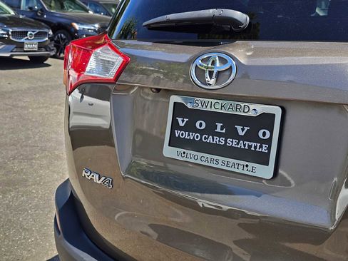 Used 2015 Toyota RAV4 Limited w/ Technology Package AWD/4WD image 16