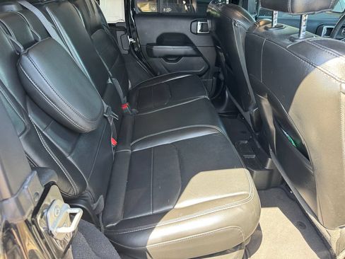 Used 2023 Jeep Wrangler Unlimited Sahara AWD/4WD image 17