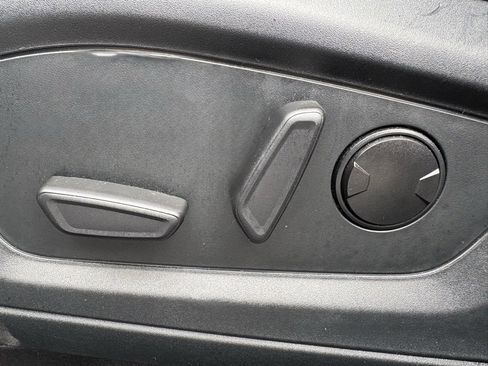 Used 2021 Ford Explorer XLT w/ Equipment Group 202A image 17