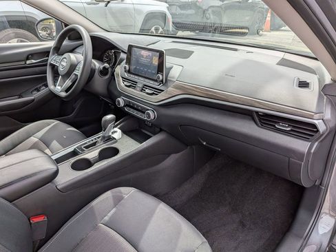 Used 2025 Nissan Altima 2.5 SV FWD image 23