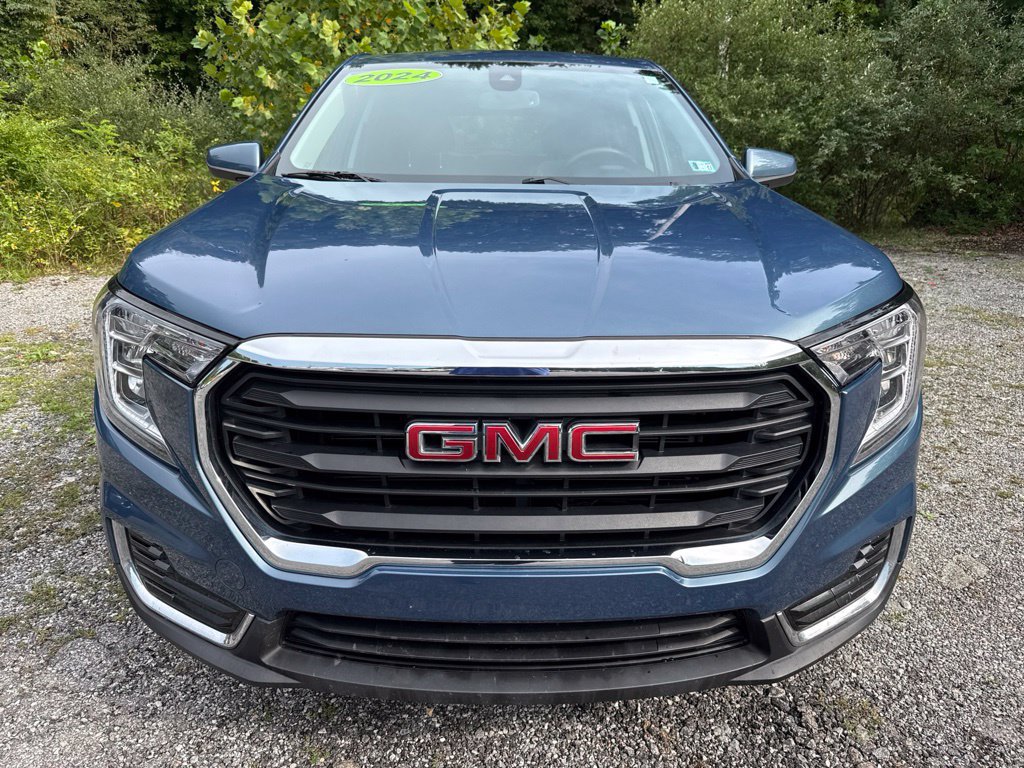 Used 2024 GMC Terrain SLE AWD/4WD image 2