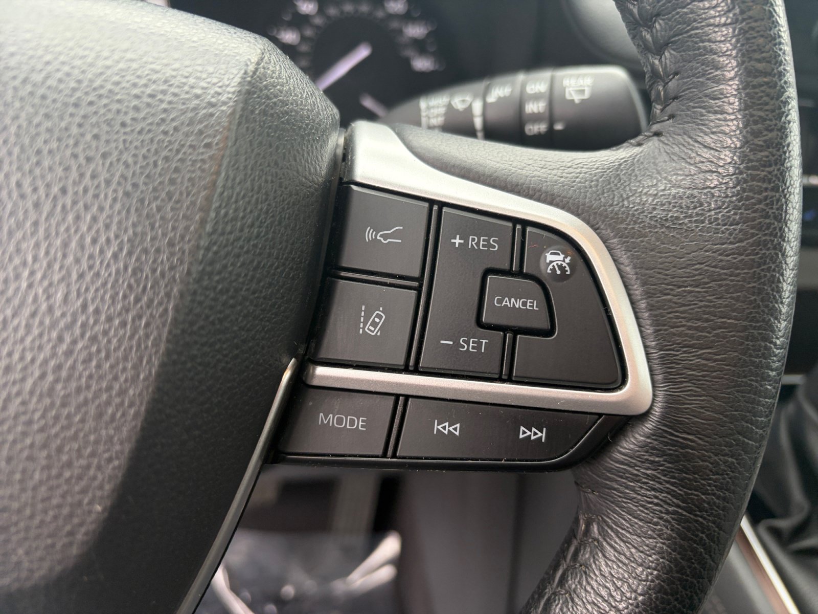 Used 2024 Toyota Sienna XLE FWD image 15