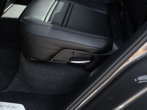 Used 2020 Porsche Cayenne image 28