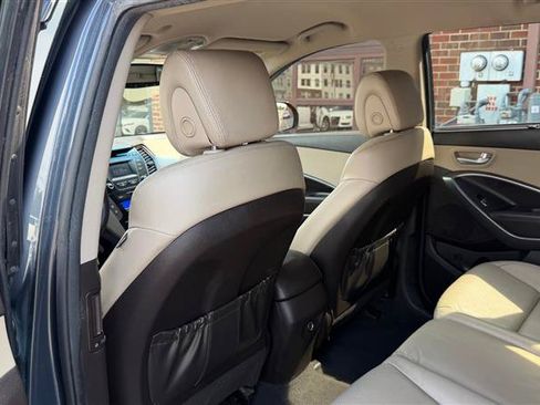 Used 2016 Hyundai Santa Fe SE w/ Option Group 02 AWD/4WD image 18