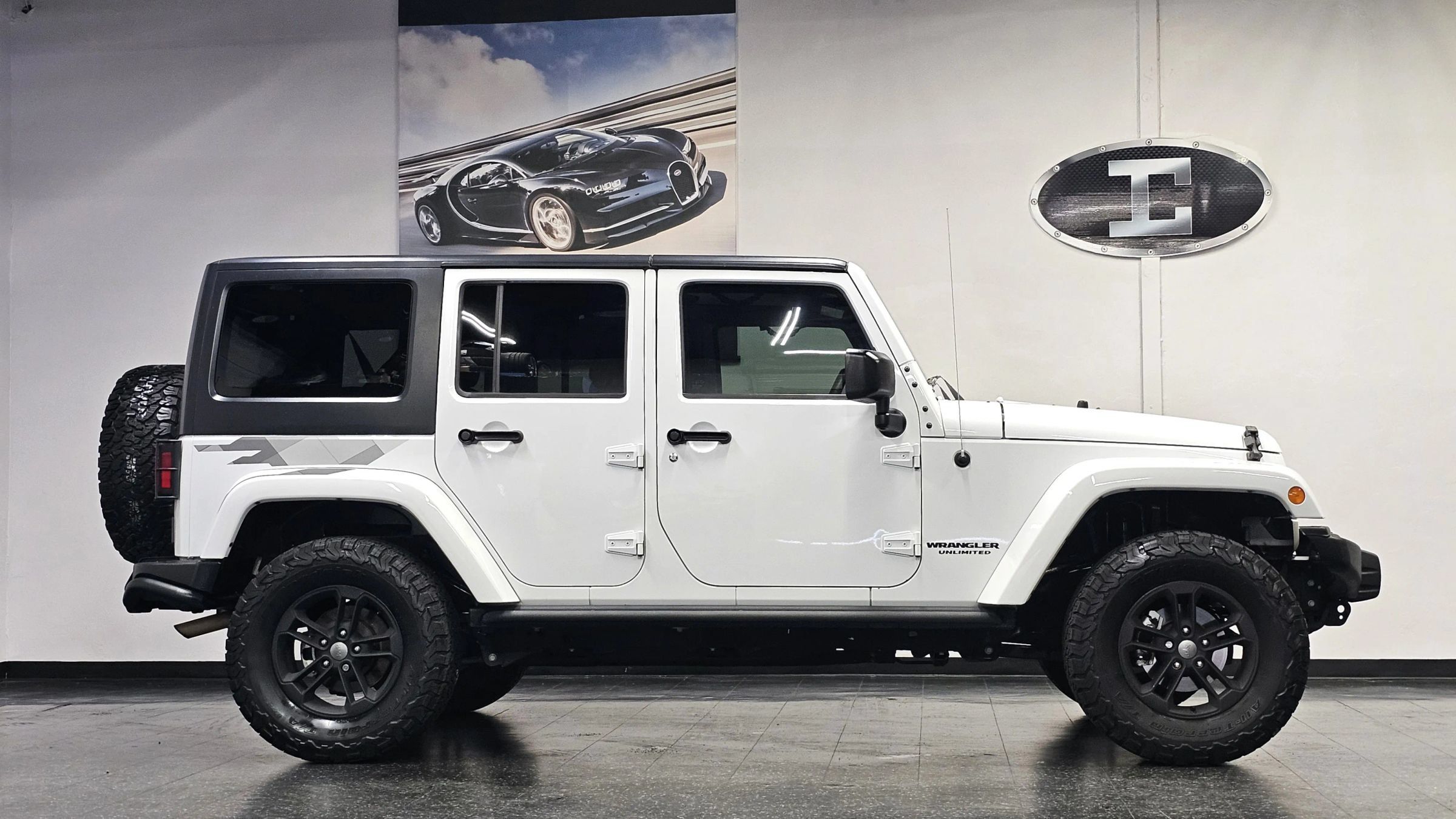 Used 2017 Jeep Wrangler Unlimited Sahara AWD/4WD image 18