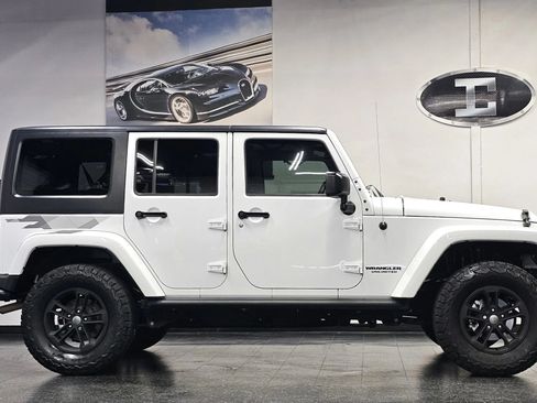 Used 2017 Jeep Wrangler Unlimited Sahara AWD/4WD image 18