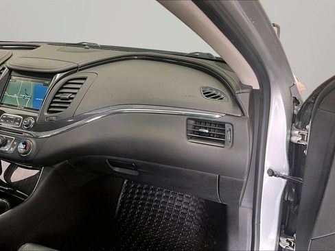 Used 2019 Chevrolet Impala Premier FWD image 25