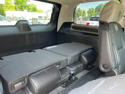 Used 2014 Cadillac Escalade Platinum image 32