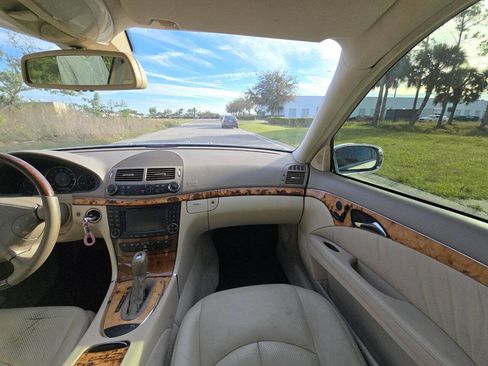 Used 2006 Mercedes-Benz E 350 4MATIC Sedan image 17