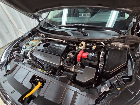 Used 2025 Nissan Rogue SV AWD/4WD image 9