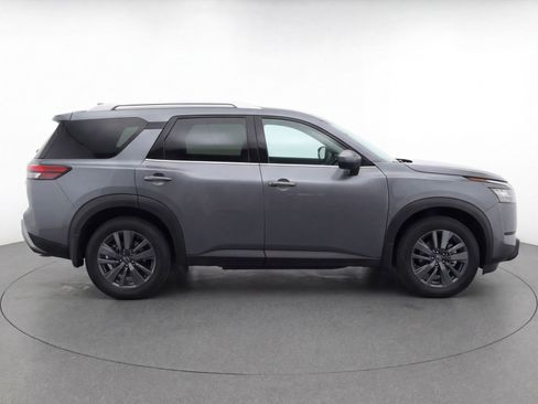 Used 2024 Nissan Pathfinder SV image 11