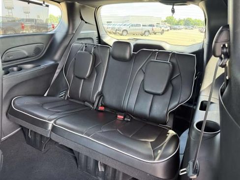 Used 2025 Chrysler Pacifica Limited FWD image 16