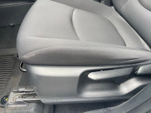 Used 2024 Toyota Corolla Cross LE image 5