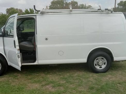 Used 2013 Chevrolet Express 2500 w/ Cold Climate Package image 11