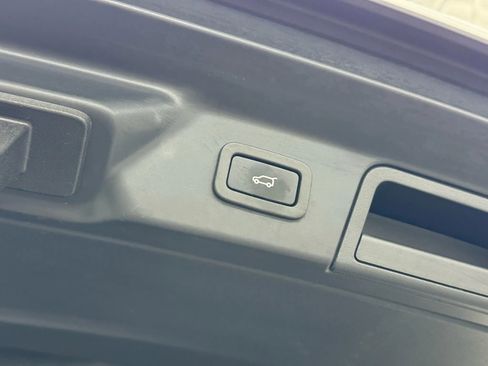 Used 2020 Land Rover Range Rover Velar S image 37