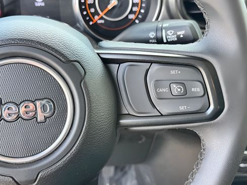 Used 2023 Jeep Gladiator Sport AWD/4WD image 18