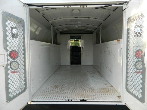 Used 2016 Ford E-350 and Econoline 350 Super Duty w/ Power Windows & Locks Group image 11