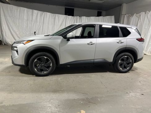 Used 2025 Nissan Rogue SV FWD image 4