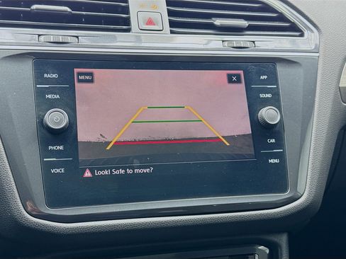 Used 2020 Volkswagen Tiguan S image 10