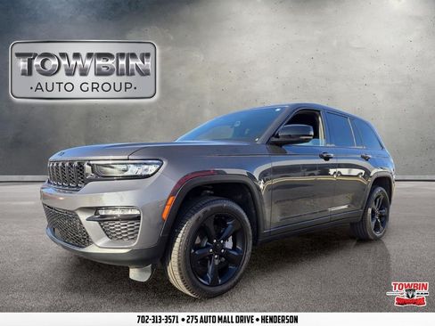 Used 2025 Jeep Grand Cherokee Limited w/ Black Appearance Package AWD/4WD image 1