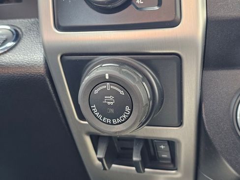 Used 2018 Ford F150 Platinum w/ Technology Package image 43