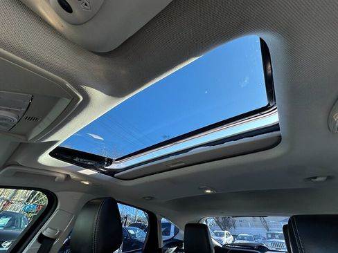 Used 2012 Ford Focus Titanium image 21