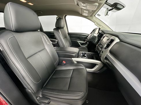 Used 2019 Nissan Titan PRO-4X image 25