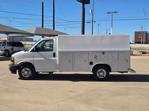 New 2025 Chevrolet Express 3500 w/ Power Convenience Package image 6