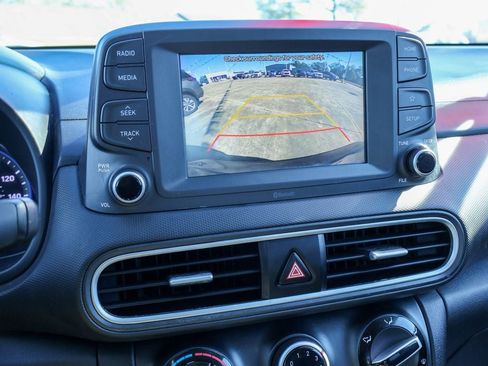 Used 2021 Hyundai Kona SE w/ Cargo Package image 4