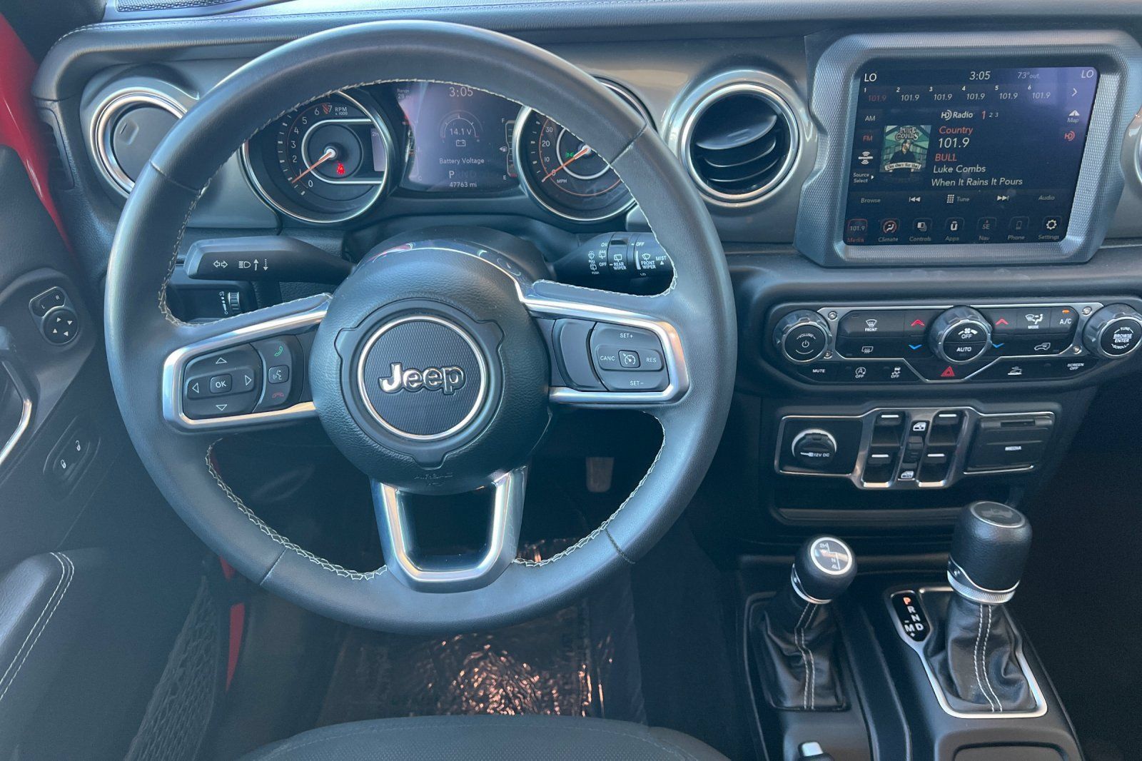 Used 2023 Jeep Wrangler Unlimited Sahara AWD/4WD image 15