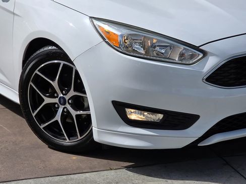 Used 2016 Ford Focus SE w/ SE Sport Package image 5
