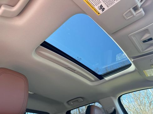 Used 2023 Ford Maverick Lariat w/ Lariat Luxury Package image 12