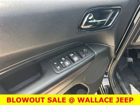 Used 2025 Dodge Durango GT RWD image 17