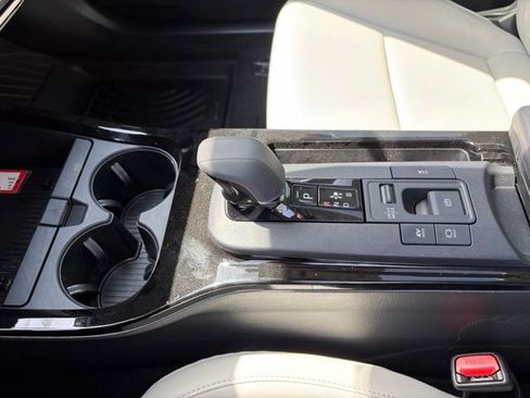 Used 2024 Toyota Prius XLE image 27