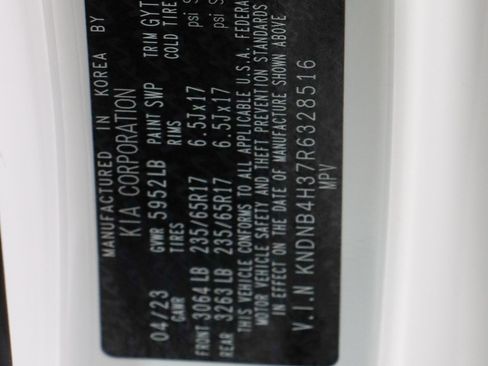 Used 2024 Kia Carnival LX image 33