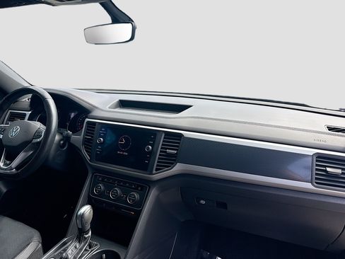 Certified 2021 Volkswagen Atlas Cross Sport SE w/ Panoramic Sunroof Package FWD image 32