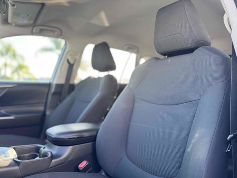 Used 2019 Toyota RAV4 LE w/ Carpet Mat Package image 13