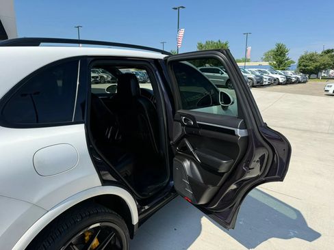Used 2018 Porsche Cayenne Platinum Edition AWD/4WD image 22