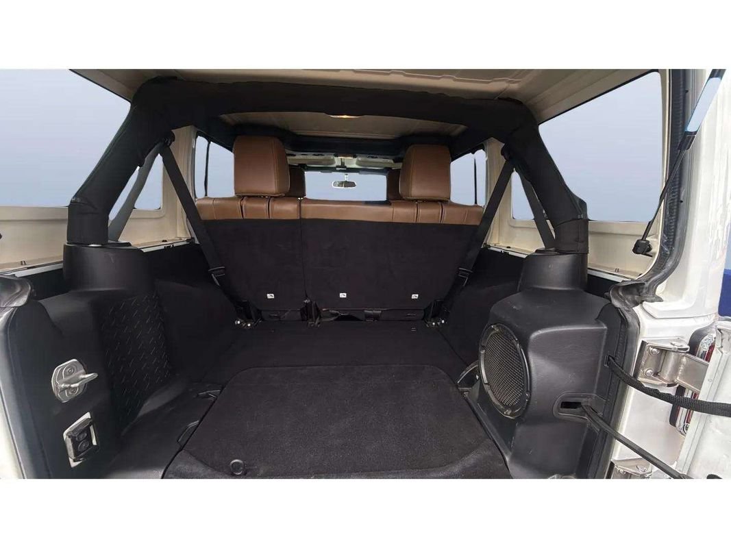 Used 2011 Jeep Wrangler Unlimited Sahara w/ Dual Top Group AWD/4WD image 9