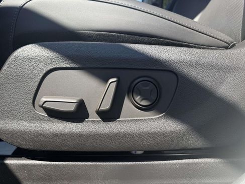 Used 2026 Kia Carnival FWD image 17
