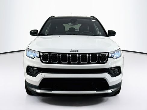 Used 2023 Jeep Compass Limited AWD/4WD image 2