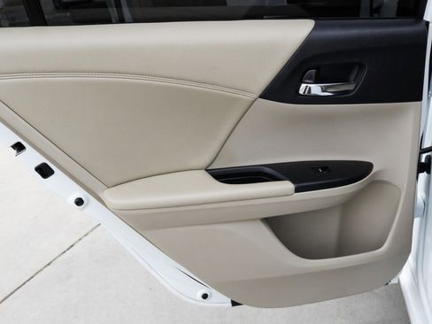 Used 2017 Honda Accord EX-L image 24