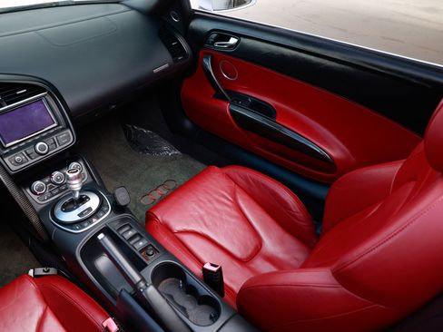 Used 2011 Audi R8 V10 image 19