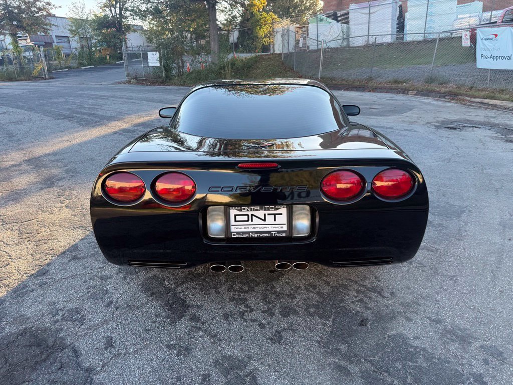 Used 2004 Chevrolet Corvette Coupe RWD image 3