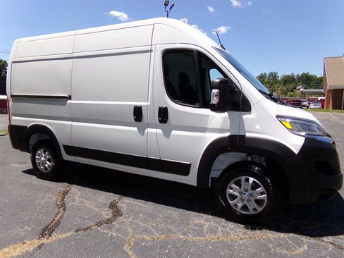 Used 2024 RAM ProMaster 3500 w/ Quick Order Package 22G SLT FWD image 5