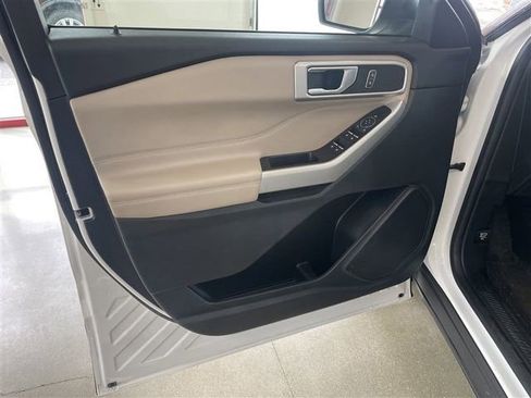 Used 2022 Ford Explorer XLT w/ Equipment Group 202A image 11