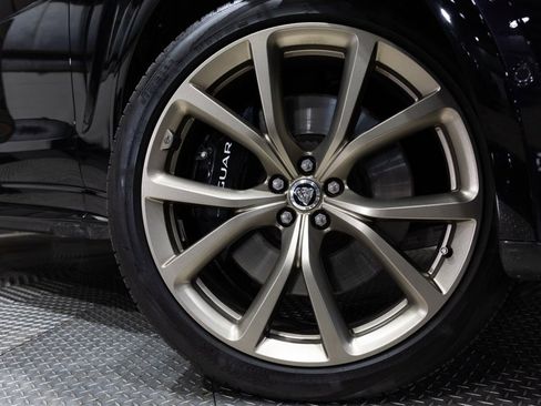 Used 2023 Jaguar F-PACE SVR image 8