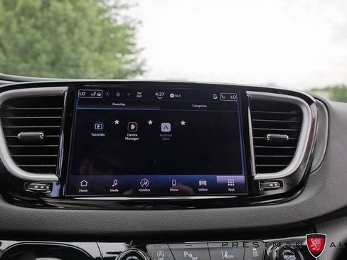 Used 2025 Chrysler Pacifica Select FWD image 30