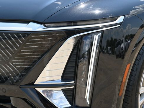 Used 2024 Cadillac Lyriq Tech RWD image 27